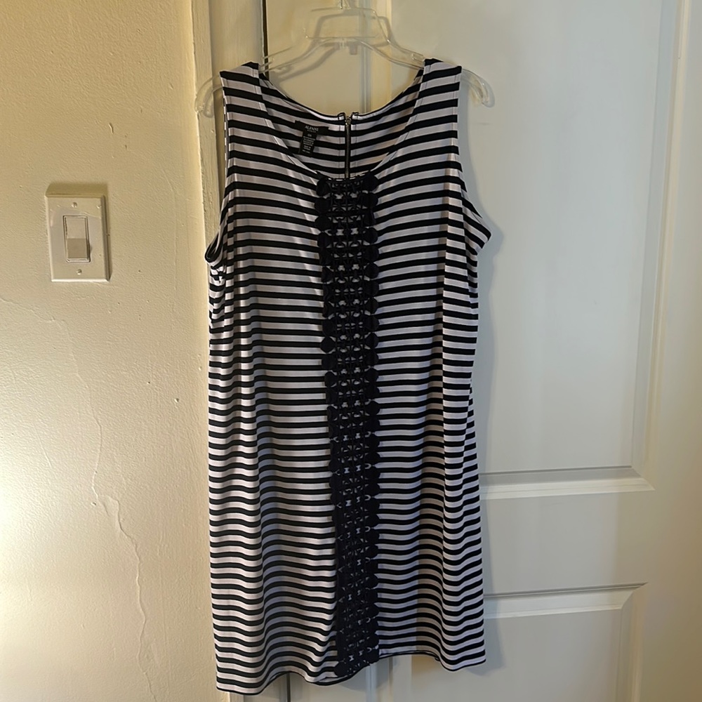 Alfani dress- navy and white